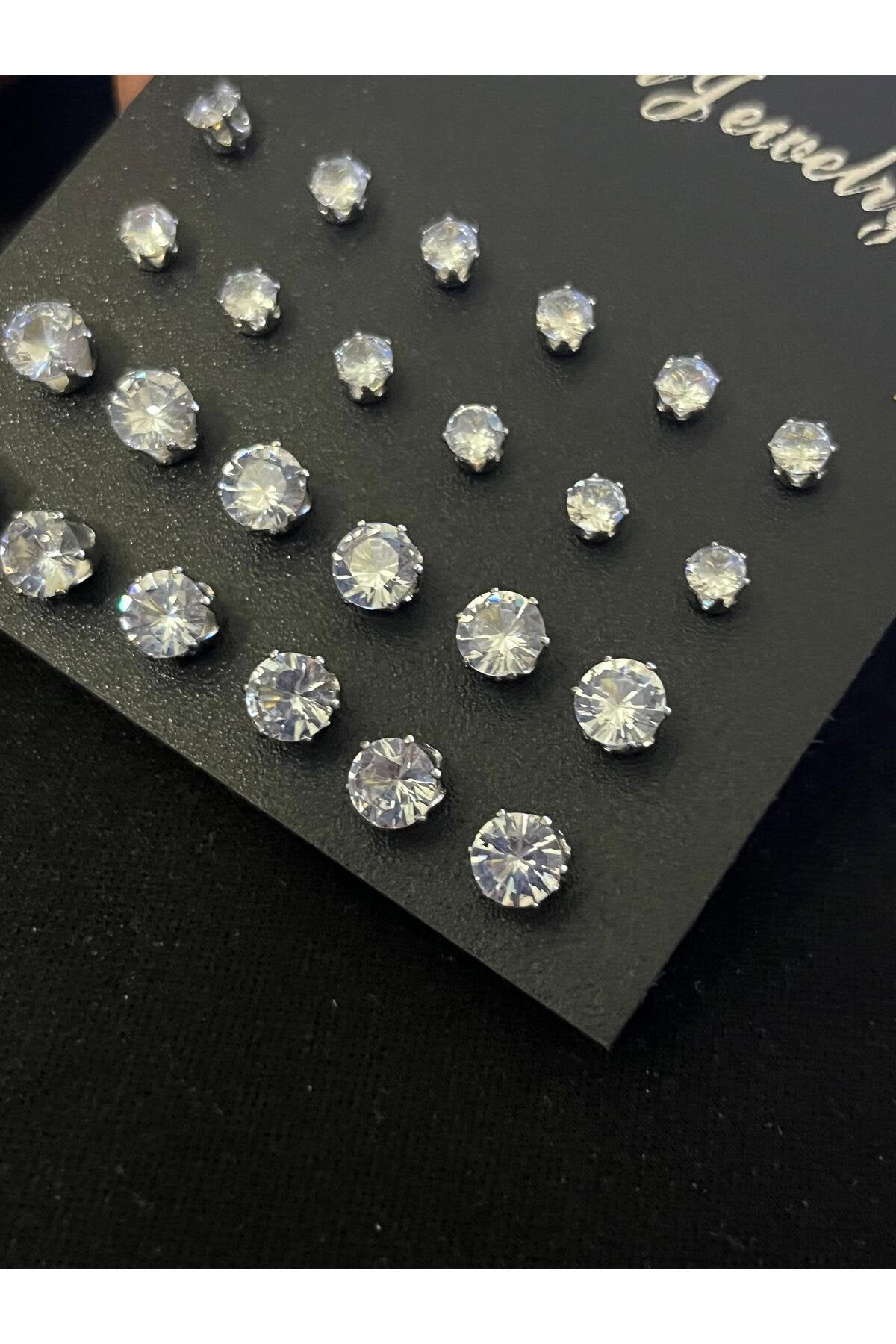 12 Adet Farklı Boylarda Gümüş Taşlı Küpe Seti