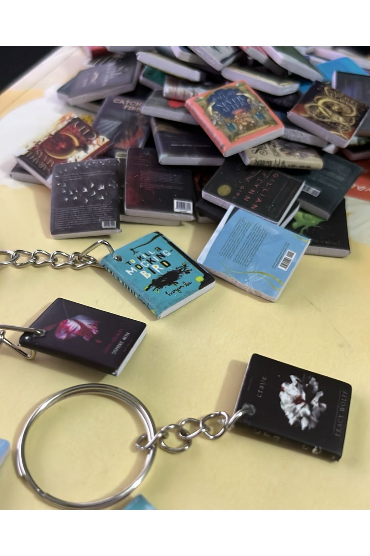 5 Adet Mini Kitap Anahtarlık Karışık Olarak Gönderilir Hediyelik Süs Çanta Anahtar - 2