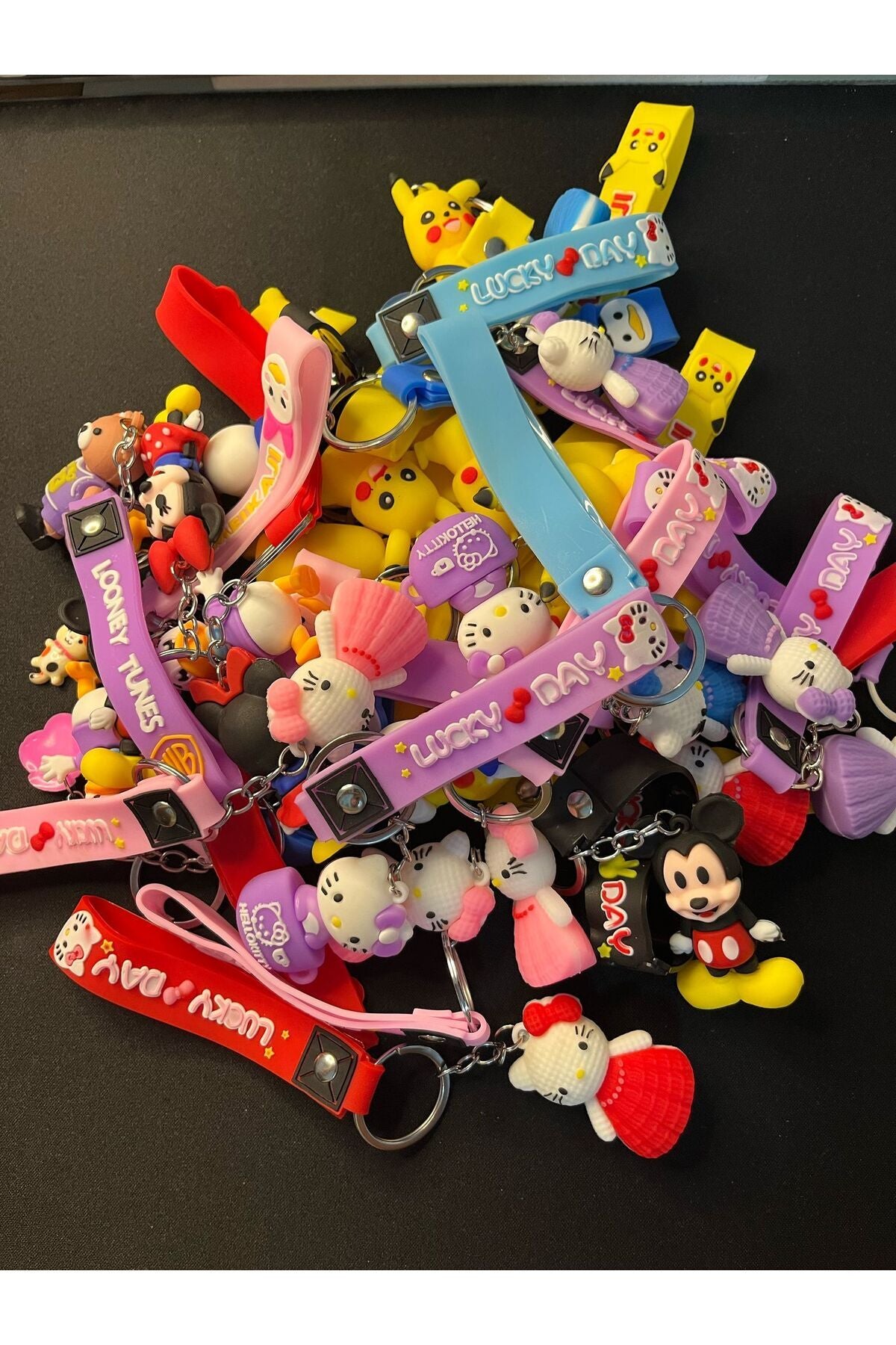 4 Adet Karışık 3d Anahtarlık Karışık Gönderilir Micky Pikaçu Hello Kitty Basketbolcu Mario - 3