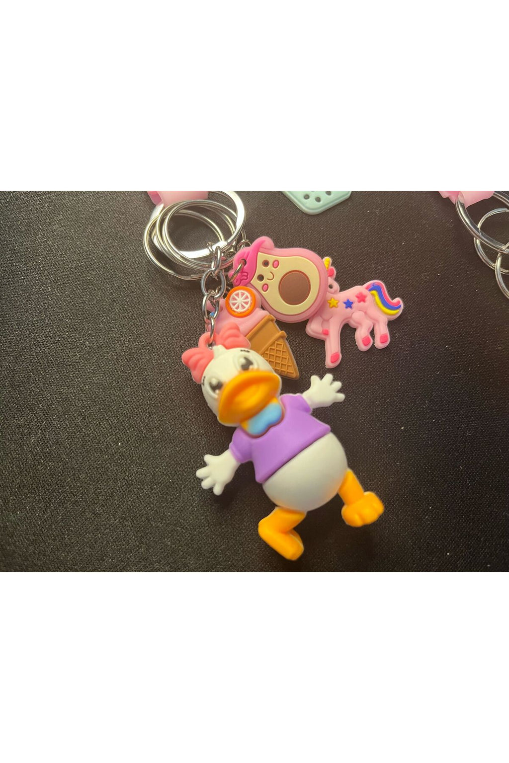 Daisy Duck 3D Renkli Anahtarlık Charm Set 1 Adet 3D + 3 Adet Mini Anahtarlıkla Gelir - 6