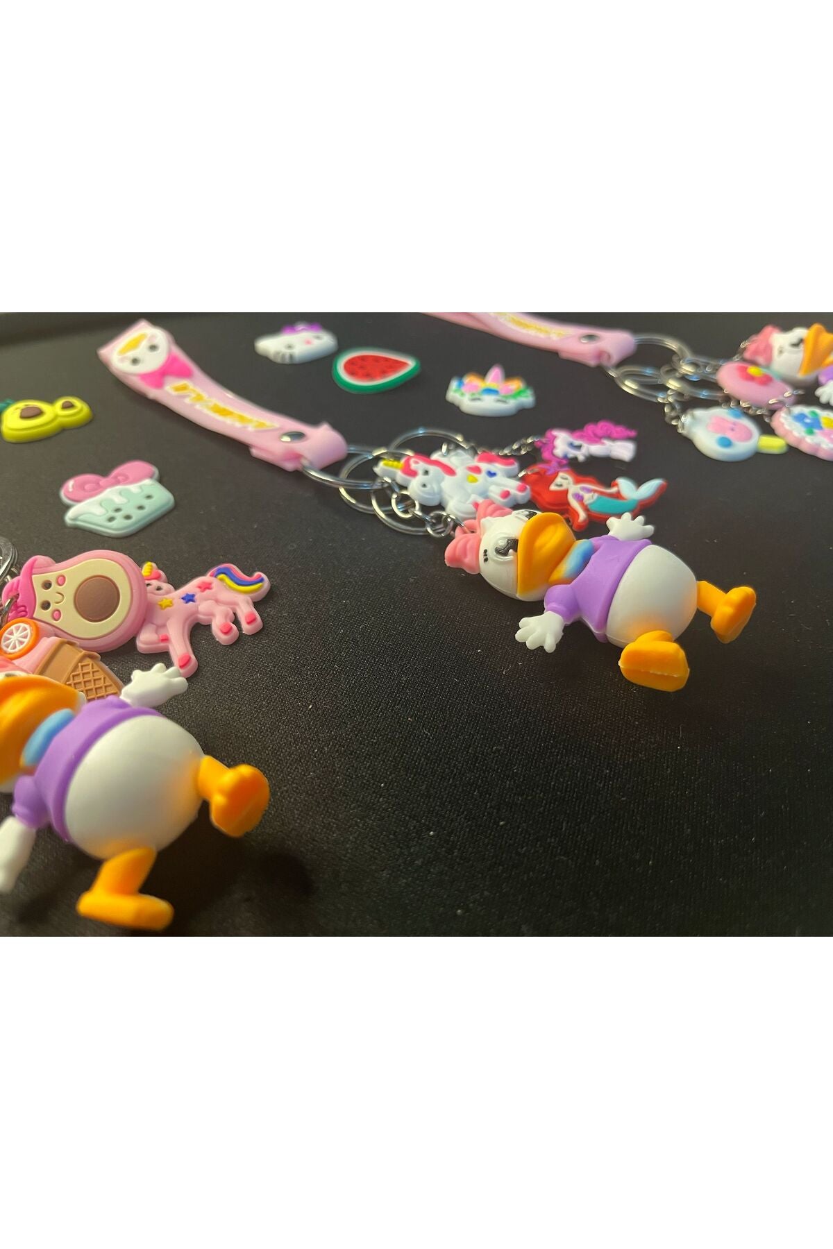 Daisy Duck 3D Renkli Anahtarlık Charm Set 1 Adet 3D + 3 Adet Mini Anahtarlıkla Gelir - 4