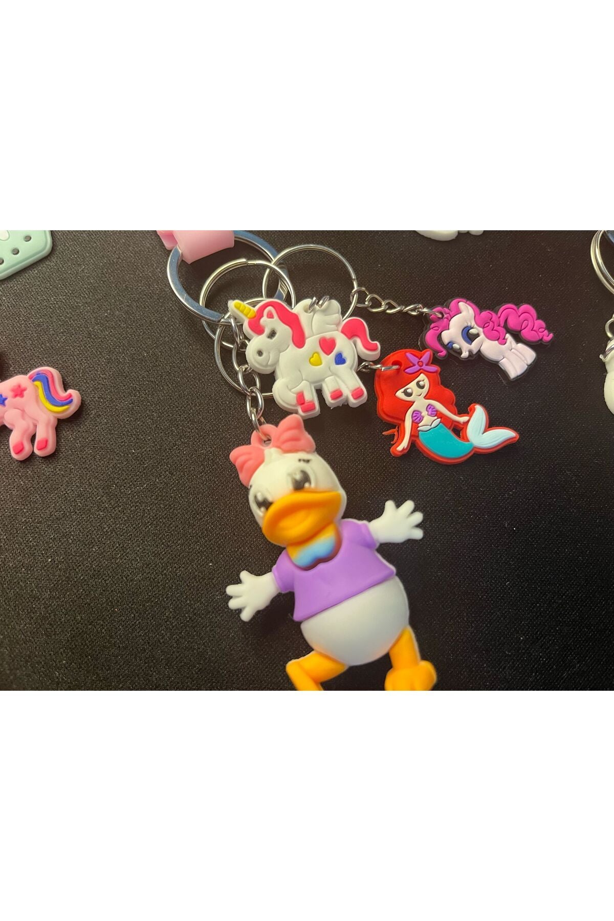 Daisy Duck 3D Renkli Anahtarlık Charm Set 1 Adet 3D + 3 Adet Mini Anahtarlıkla Gelir - 5