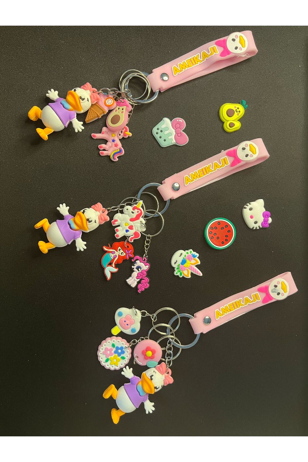 Daisy Duck 3D Renkli Anahtarlık Charm Set 1 Adet 3D + 3 Adet Mini Anahtarlıkla Gelir - 3