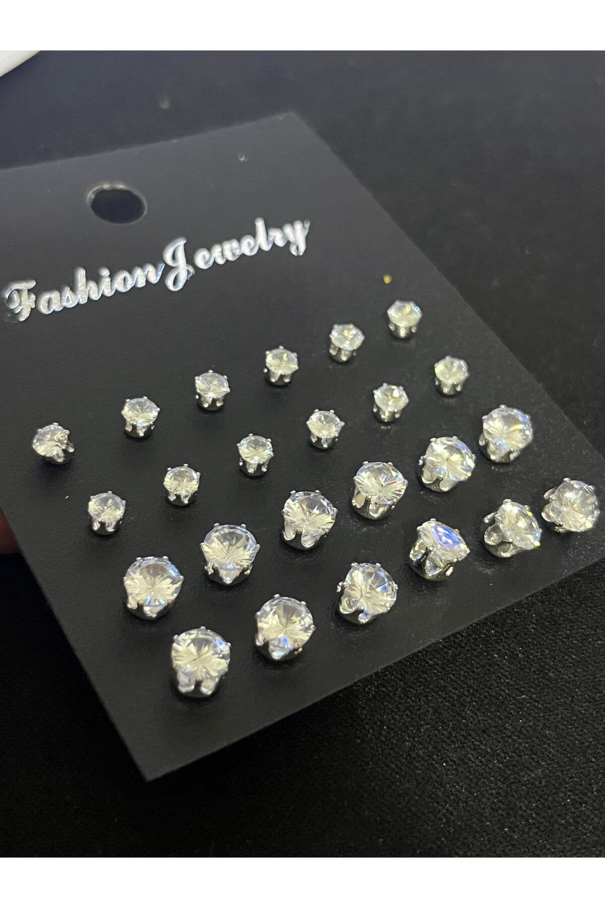 12 Adet Farklı Boylarda Gümüş Taşlı Küpe Seti